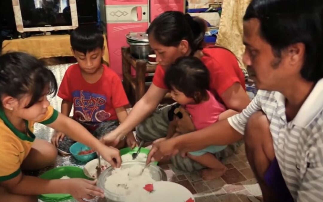 Feeding Filipino Street Vendors During COVID-19