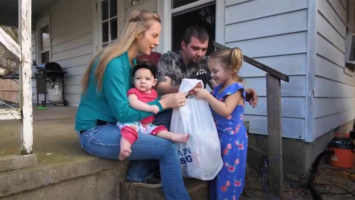 feeding-kentucky-family