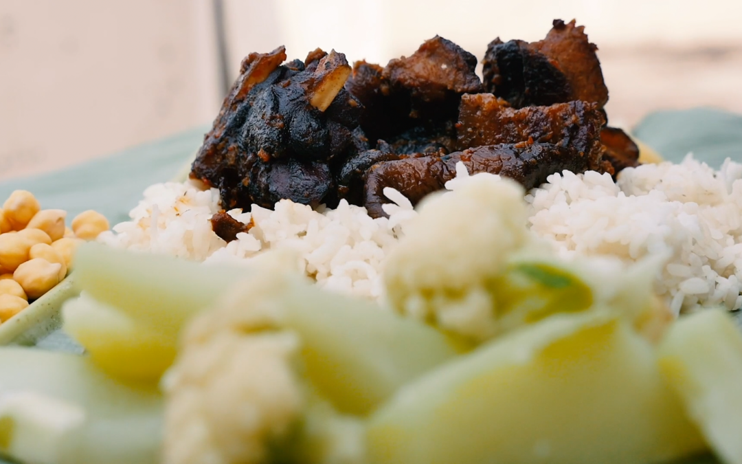 How to Cook Smoked Pork with Shiitake Mushrooms and Axone